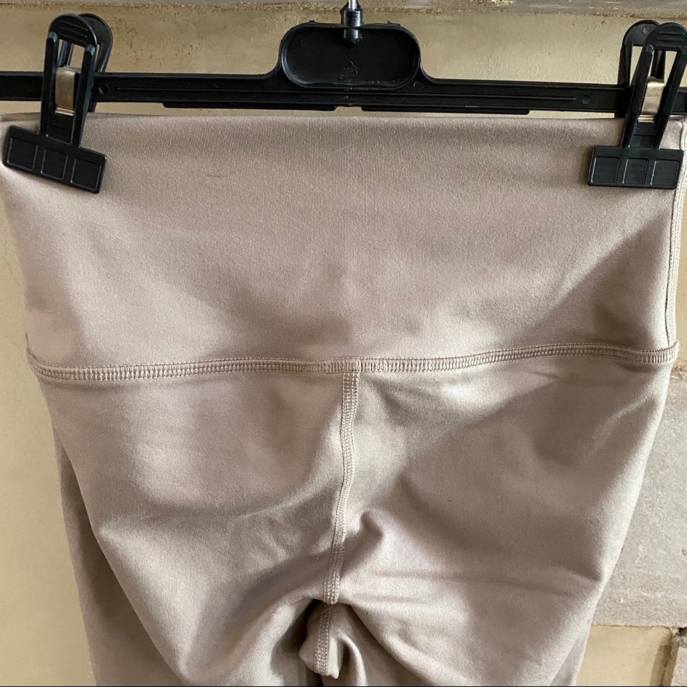 High-Waist Airbrush Capri - Picture 9 of 13